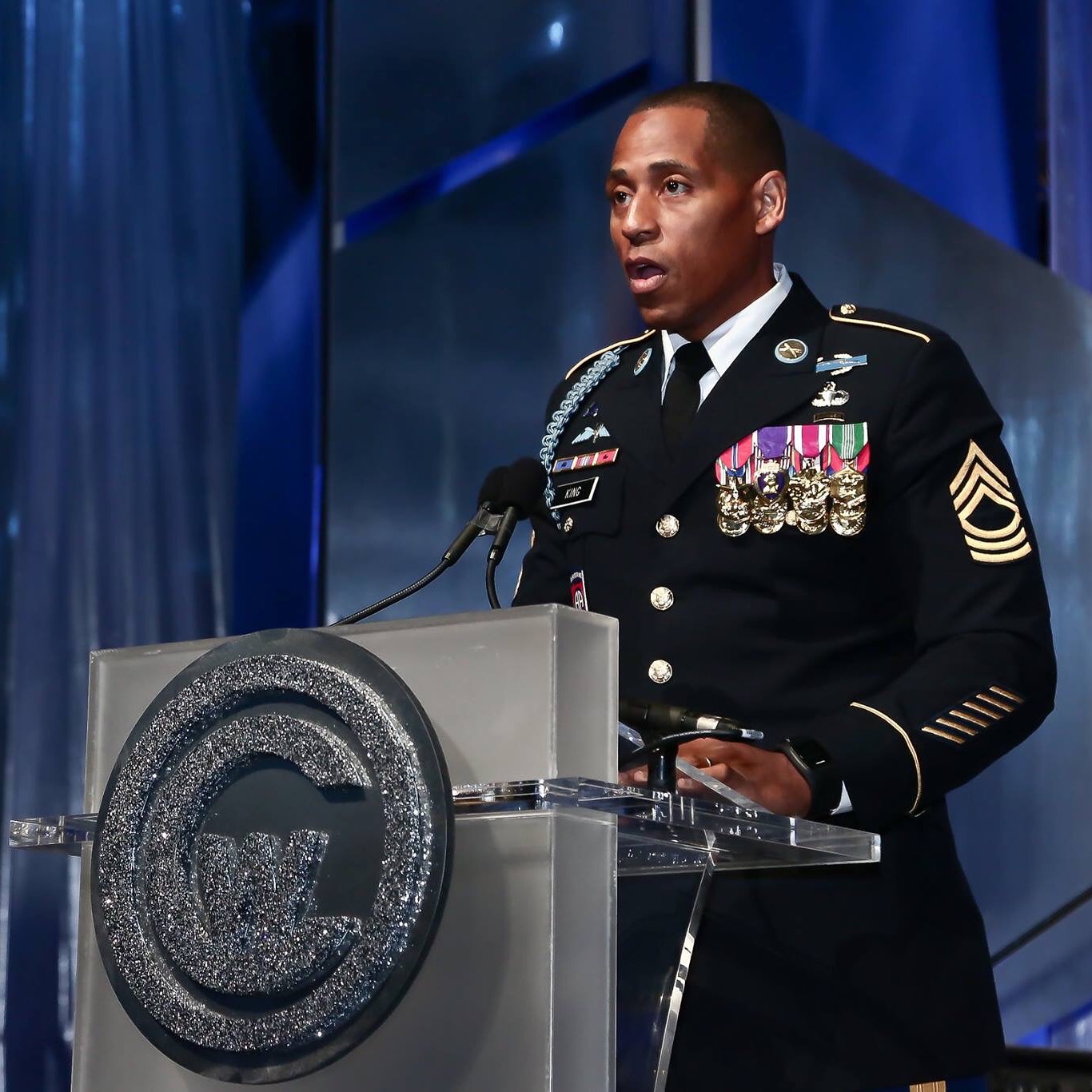 Motivational speaker Cedric King delivering a keynote in US Army dress blues